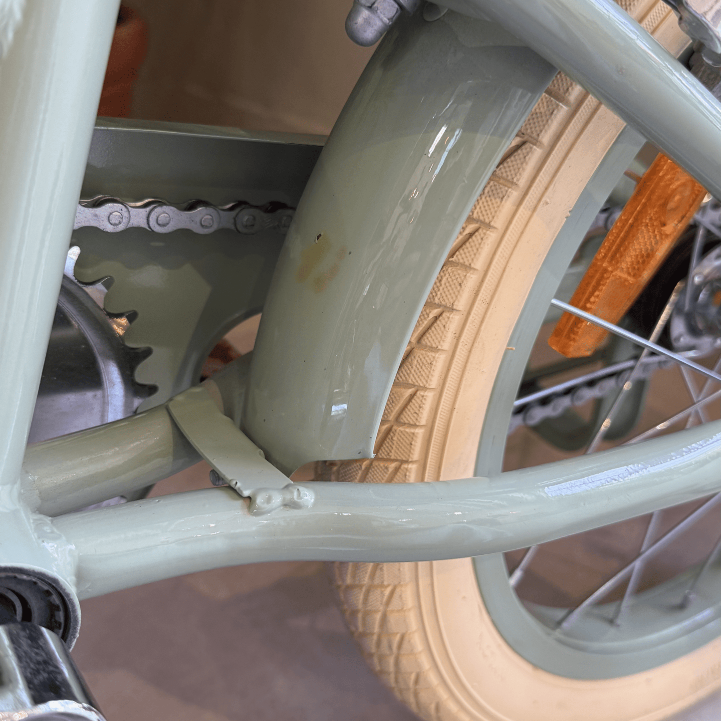 The Dutch Style 16" Sage Gloss Imperfect - The Adam Store