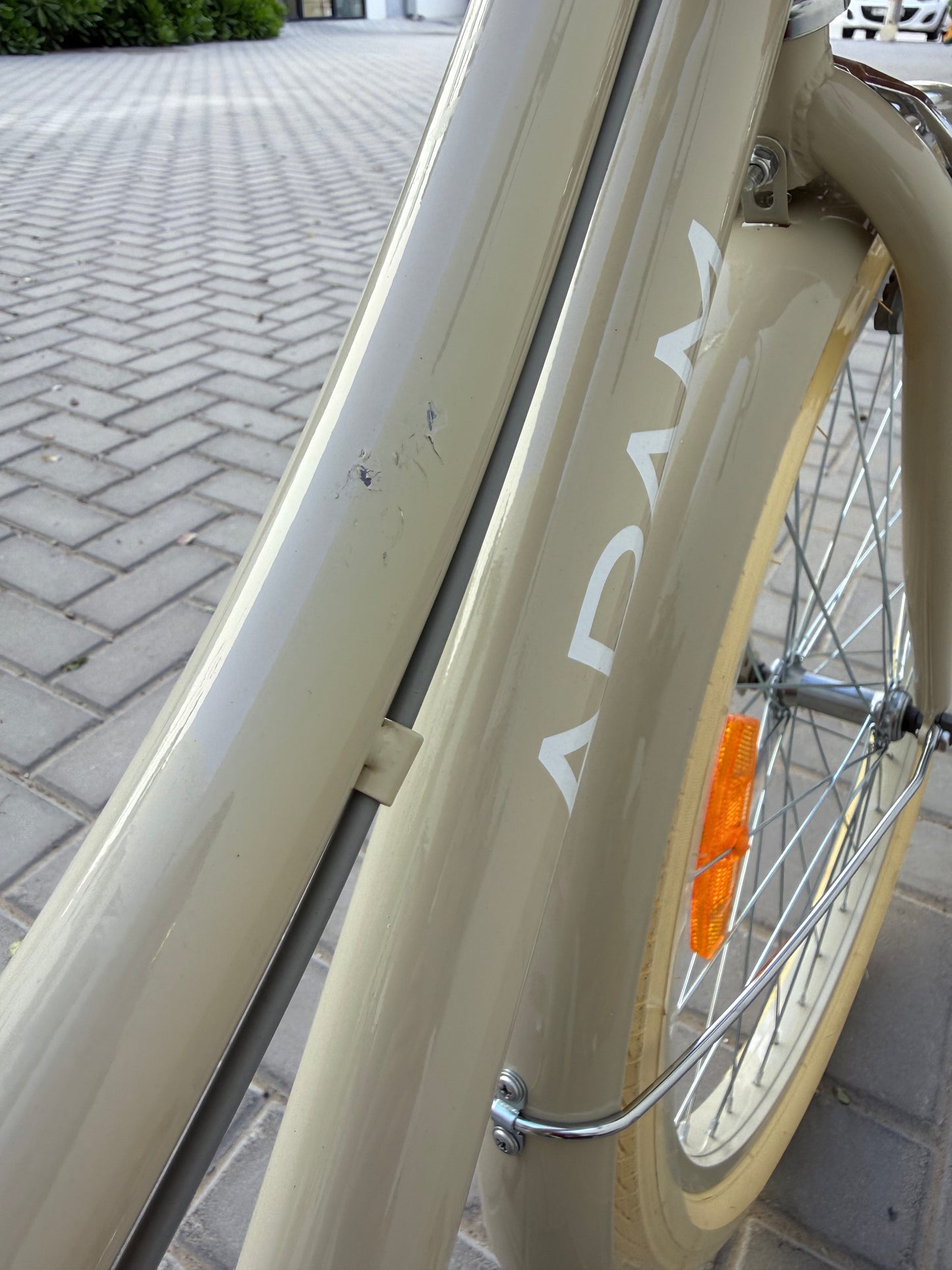 The Dutch Style 24" Taupe Handbrake Imperfect